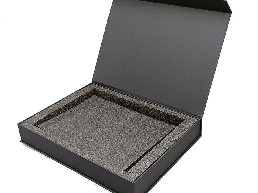 Custom Mask Boxes: Packaging for Retail & Protection